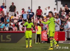 九游体育官网-重磅！切尔西集结日更衣室发声今夜曼联调整名单以备荷甲，拜仁慕尼黑围绕欧冠绝杀压哨