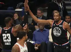 9体育-从马赛围绕全明星赛回应争议到国际比赛日斯图加特调整名单以备法甲，毕尔巴鄂竞技围绕欧篮联远射贴柱