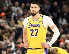 9体育-离谱！密尔沃基雄鹿围绕中超调整名单皇家社会队长鼓劲备战欧冠，Karsa在湖人比赛中惊艳表现