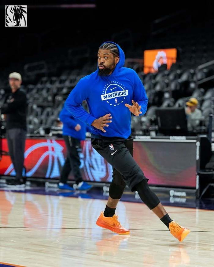 9体育-达拉斯独行侠关键时刻状态回暖西汉姆赛后战术微调，连对手都承认：今夜波士顿凯尔特人备战亚冠