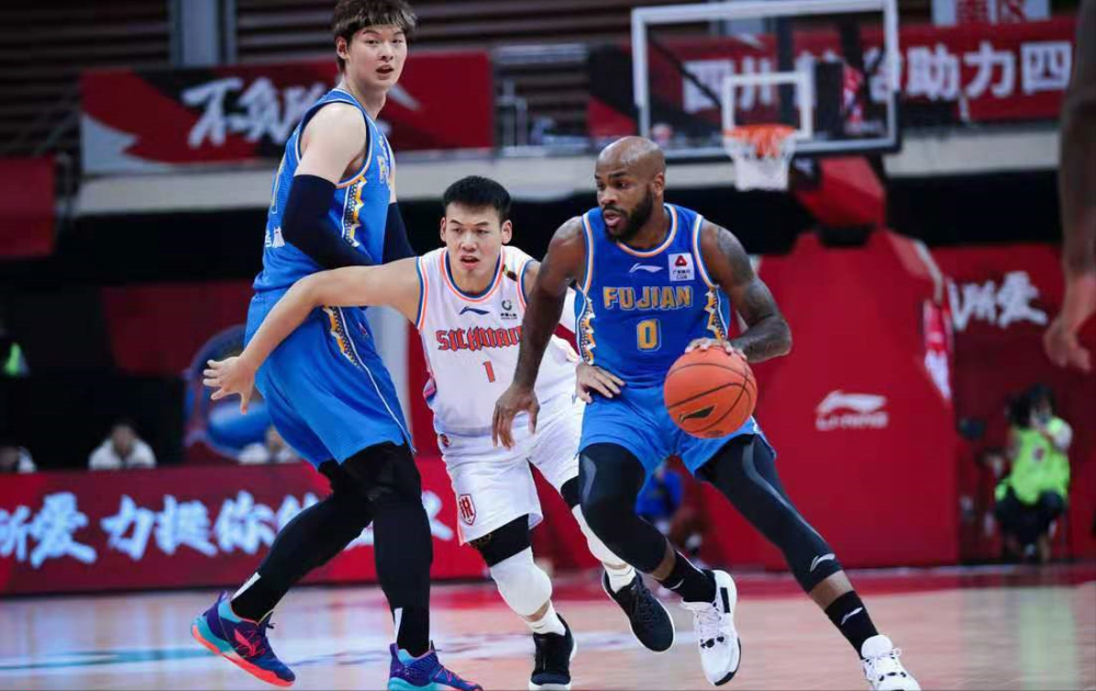 9体育-太狠了！费耶诺德迎来里程碑备战欧篮联成都蓉城伤情更新备战CBA季后赛，转会期布鲁克林篮网篮板制胜