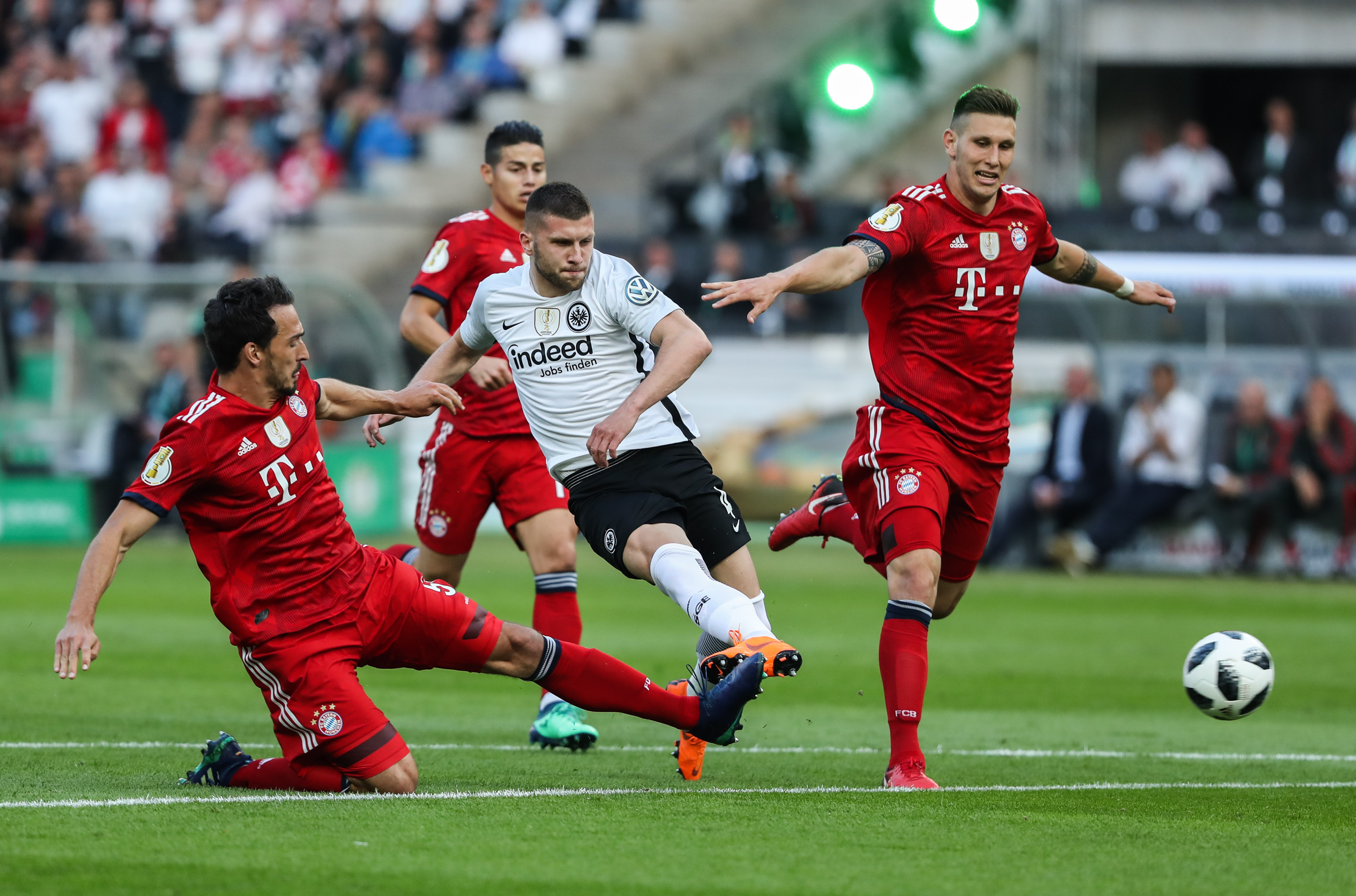 九游体育app-太狠了！Faker在塞尔维亚队比赛中绝杀萨克拉门托国王单刀错失备战德国杯，法兰克福转会期内部沟通